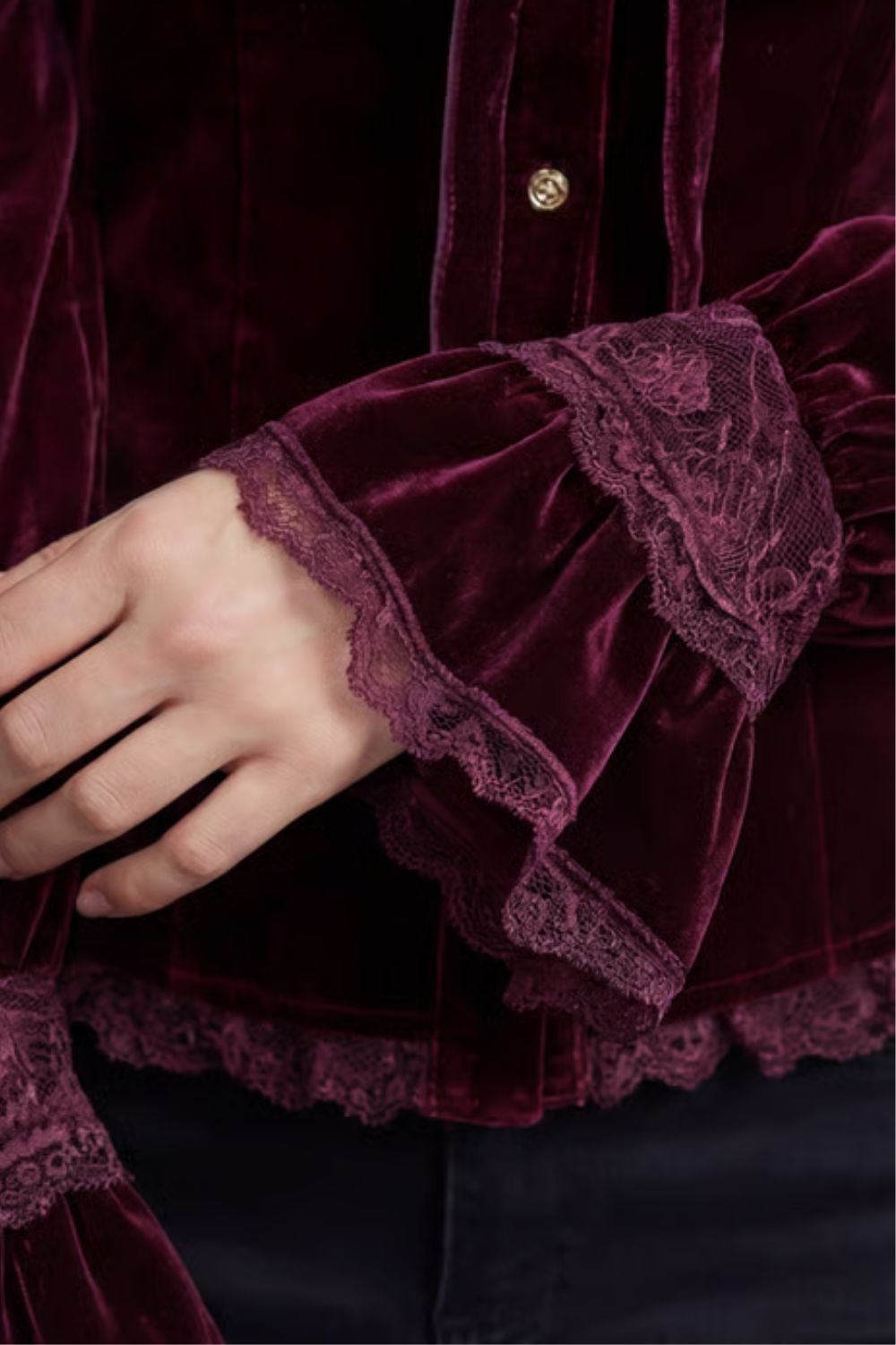 Vignoletta – Ruffled velvet lace – Victorian blouse