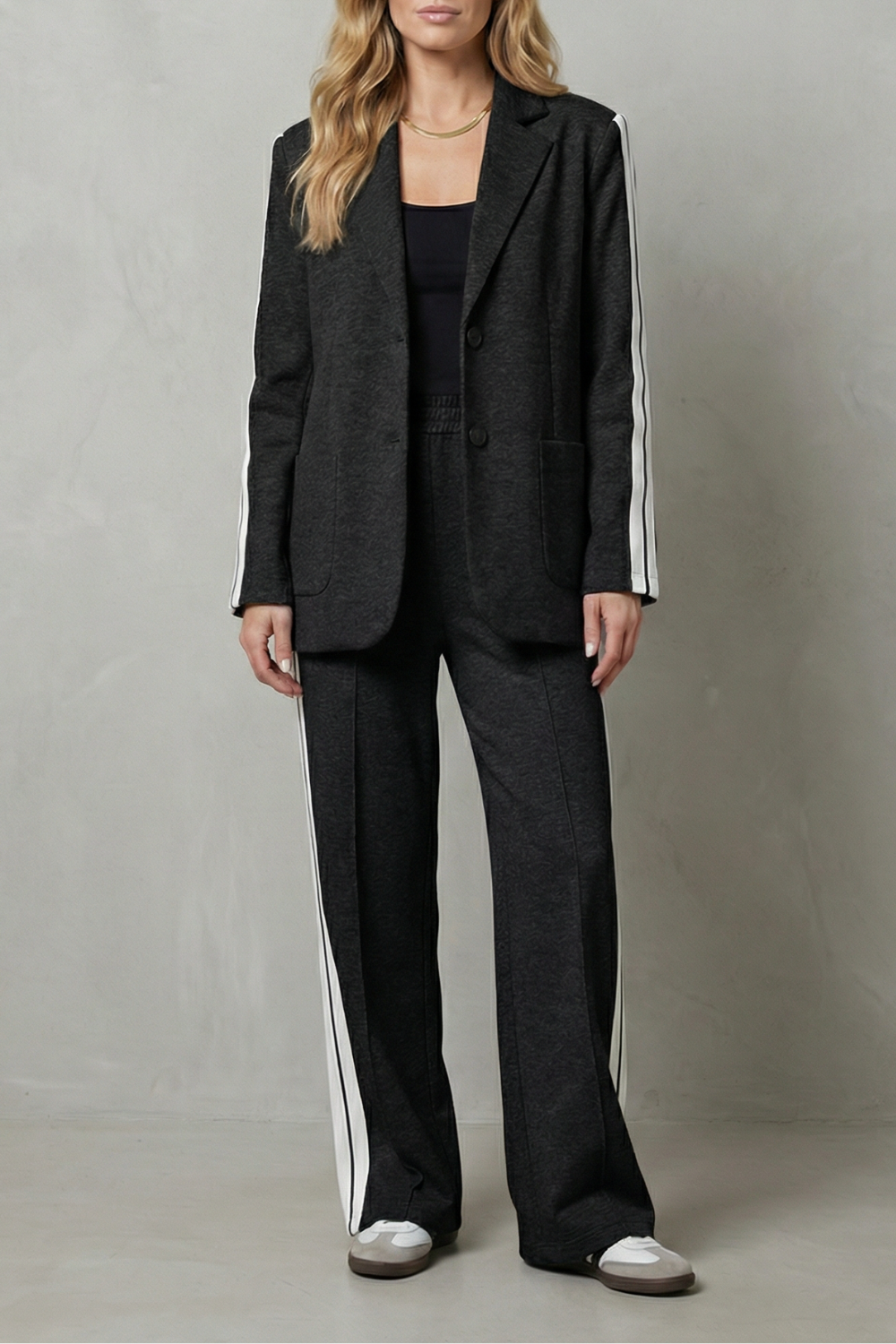 Elvaris – Sporty tailored contrast – Two piece set