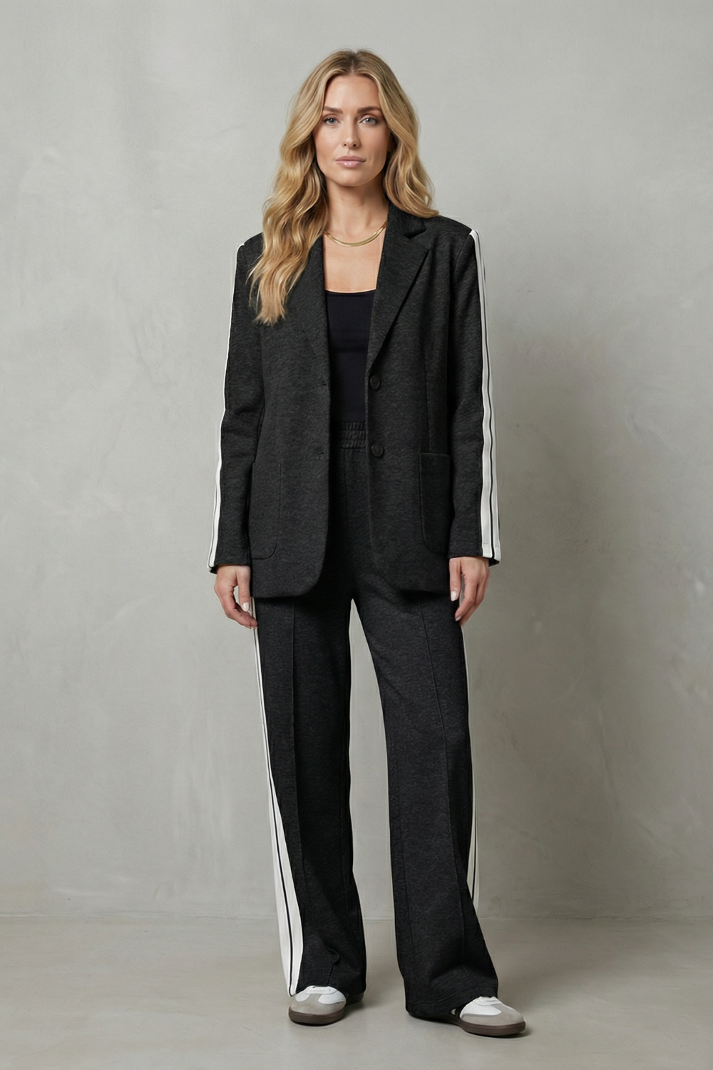 Elvaris – Sporty tailored contrast – Two piece set