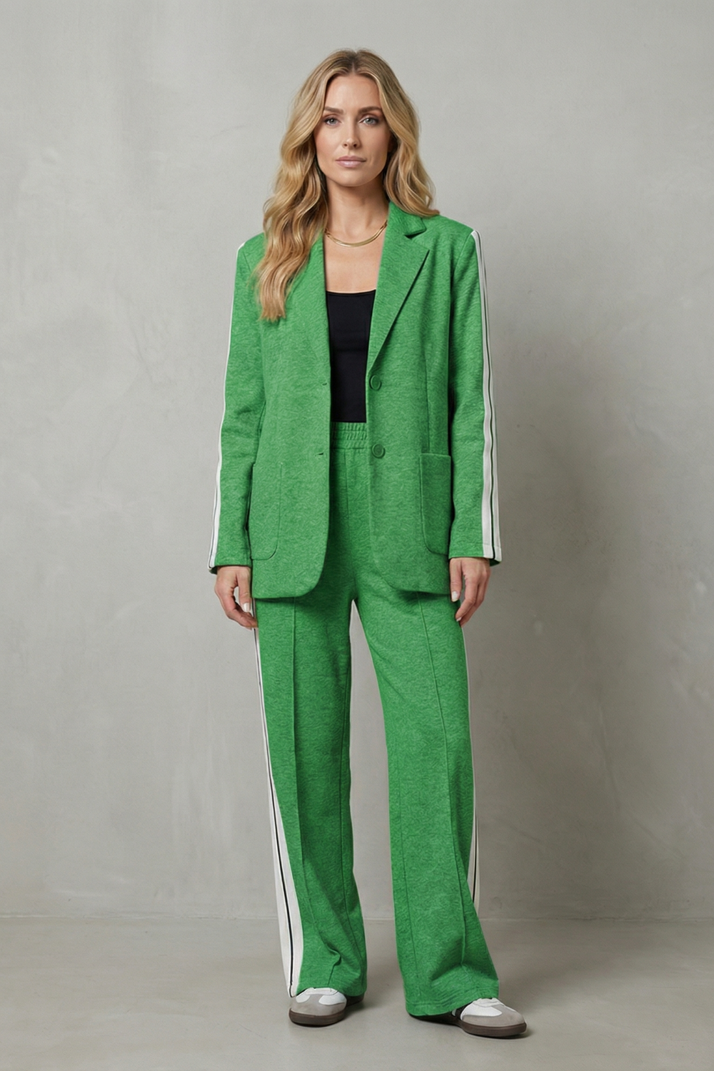 Elvaris – Sporty tailored contrast – Two piece set