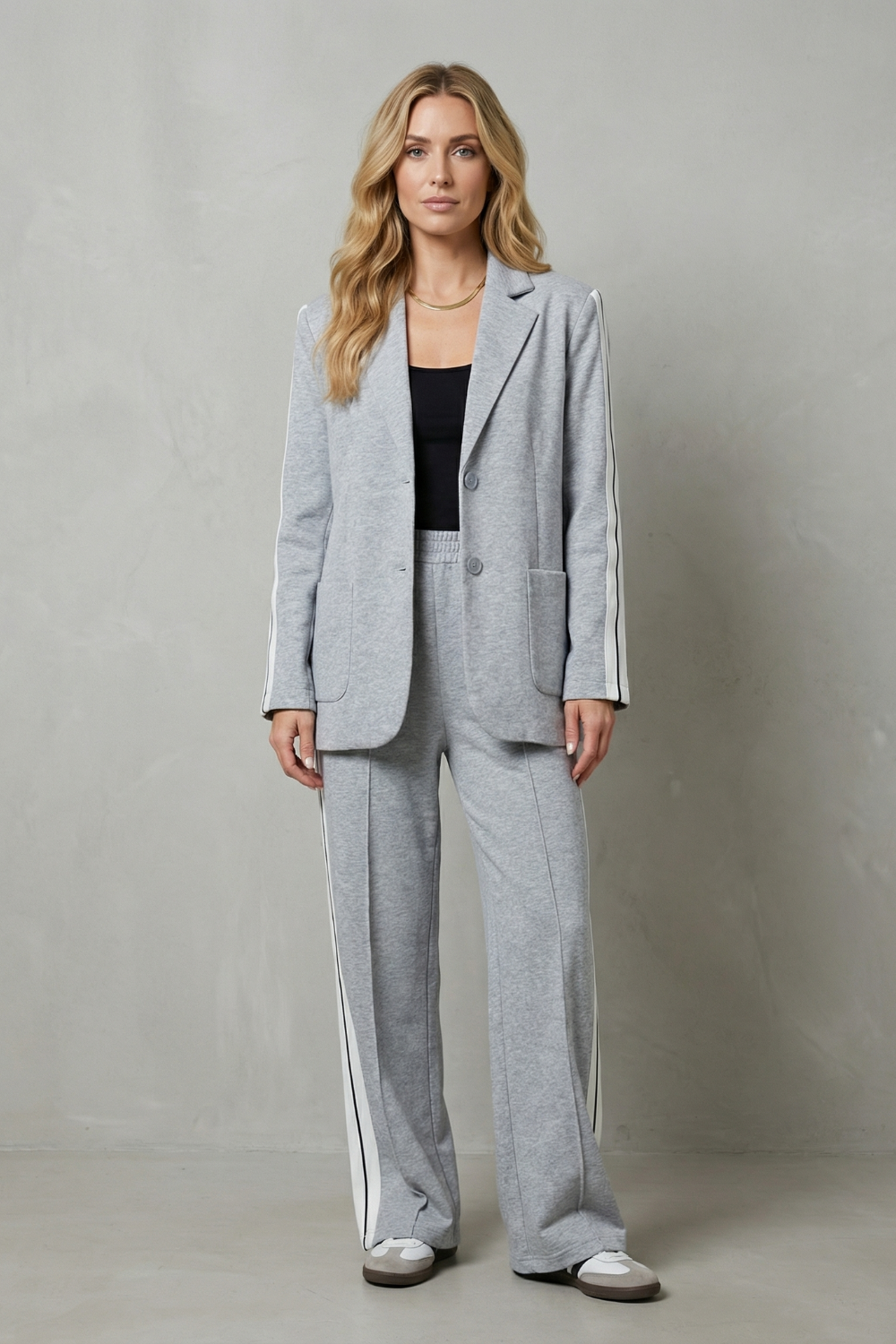 Elvaris – Sporty tailored contrast – Two piece set