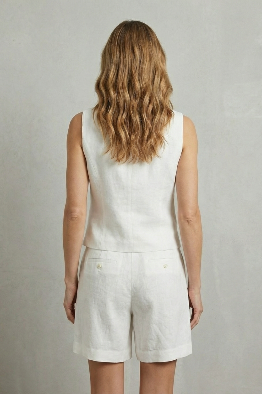 Linévora – Tailored summer ease – Vest and short set